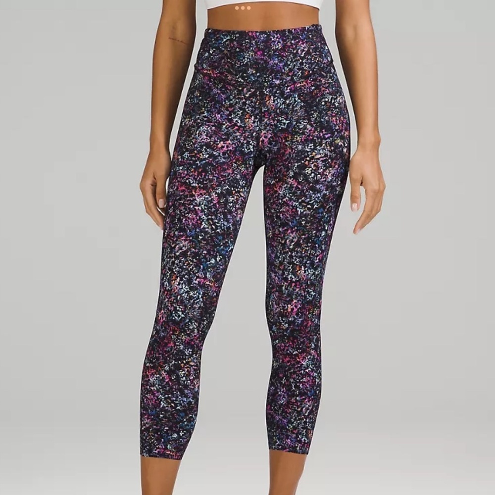 Lululemon Base Pace Leggings; Size 0; 23”; Floral spray multi